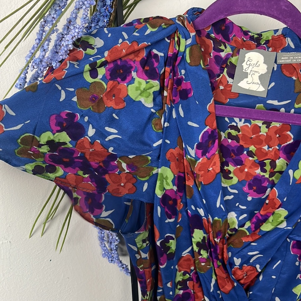 Girls from Savoy Anthropologie
Blue Floral Silk Tie Waist Top blouse sz 4 - Picture 6 of 7